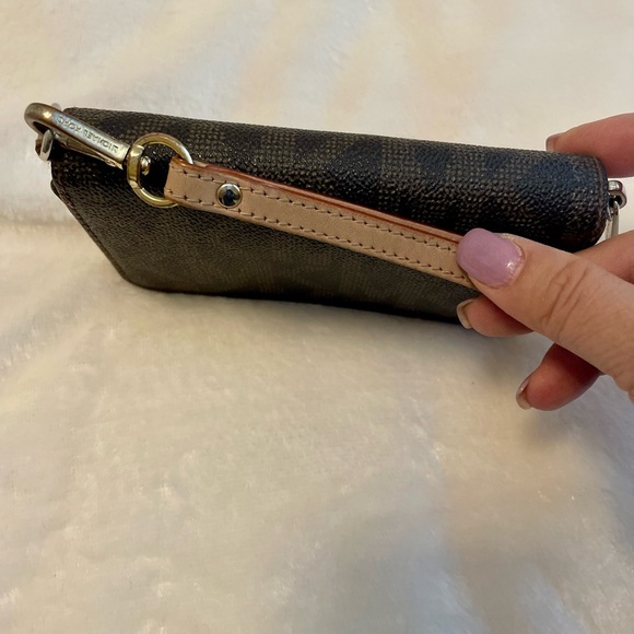 Michael Kors Signature Coated Canvas Logo Zip Around Wristlet Wallet - Picture 4 of 7